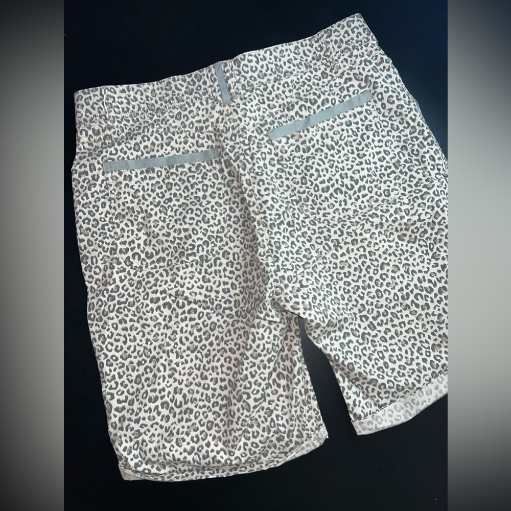 Democracy 'Ab' Solutions High Waisted Cuffed Leopard Print Shorts Size 10 EUC - Picture 10 of 12
